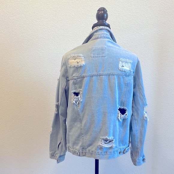 ❌SOLD❌Forever 21 Perfectly Distressed Oversized Denim Jacket - Picture 3 of 10